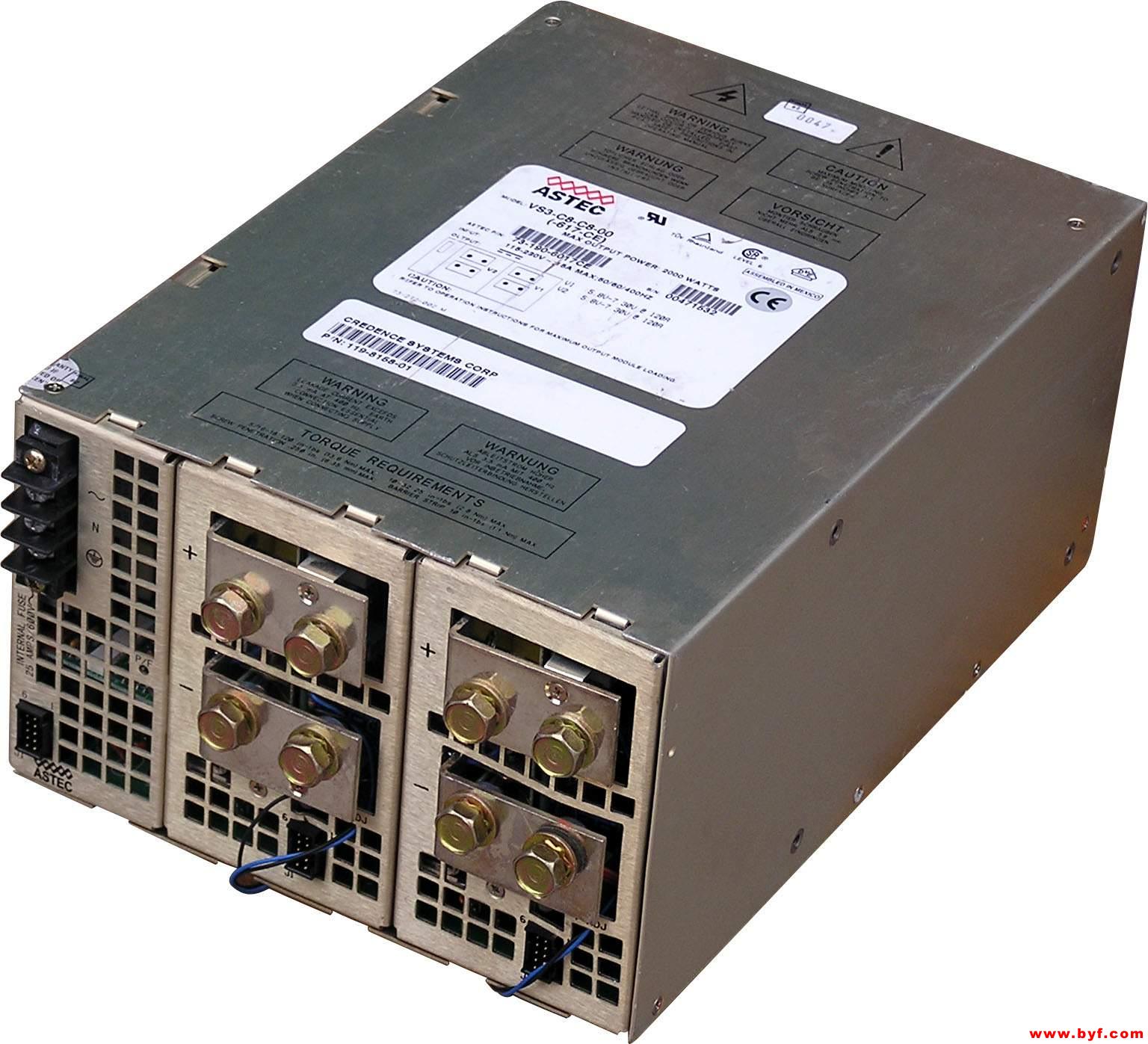 康宇达电源逆变器PI-800W采用国际流行的准正弦波逆变电路,具有转换效率高、全自动保护、工作安全可靠、体积小、重量轻、无噪音、无污染、免维护等优点。 逆变器安全特征: 过压保护:当输入电压超过15.6V时,输出会被切断,红灯亮,逆变器停止工作。 欠压保护:当输入电压低于10.