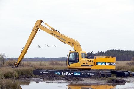 挖掘机两段式加长臂13-18米、水陆两用挖掘机臂加长