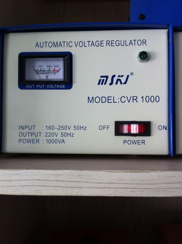 CVR-1000全自動(dòng)交流家用穩(wěn)壓電源