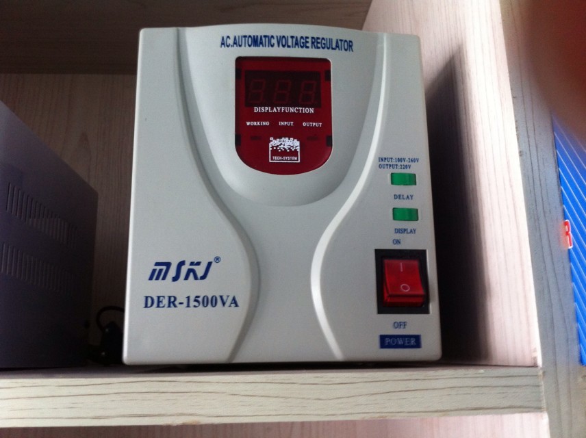 DER-1500VA全自动交流家用稳压器