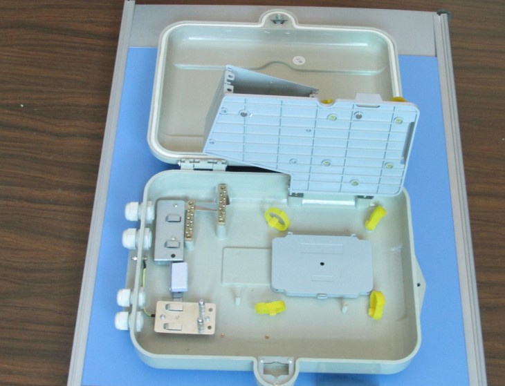 室内墙挂式二槽道SMC光纤分配箱