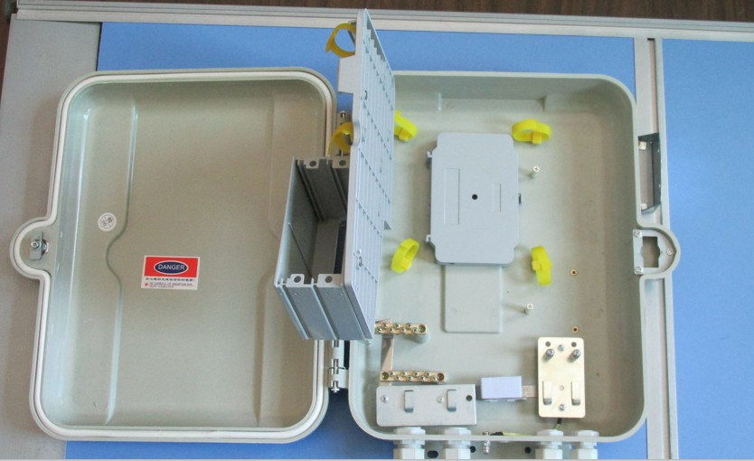 	室內墻掛式二槽道SMC光纜分纖箱