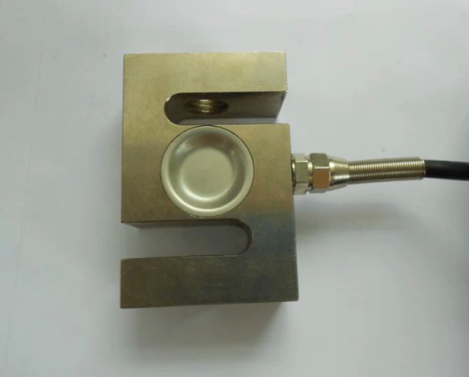 称重传感器_供应_批发_价格_称重传感器型号_中国传感器制造 加工定制:是 品牌:斯铭威 型号:SML-S-A-B-C-Z 种类:称重 材料:金属 材料晶体结构:单晶 制作工艺:集成 输出信号:模拟型 S型称重传感器是传感器中最为常见的一种传感器,主要用于测固体间的拉力和压力,通用也人们也称之为拉压力传感器,因为它的外形像S形状,所以习惯上也称S型称重传感器, 此传感器采用合金钢材质,胶密封防护处理,安装容易,使用方便,适用于吊秤,配料秤,机改秤等电子测力称重系统 尺寸/mm 量程/t A B C